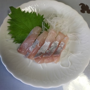 白身魚食べられる分だけ刺身に、残りは【こぶじめ】に